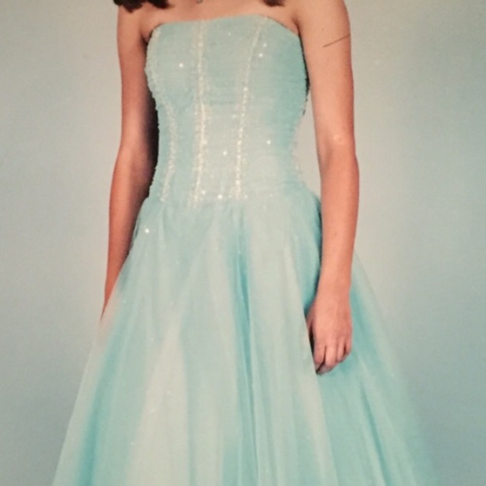 Women’s Formal Beaded and Tulle Mint Gown